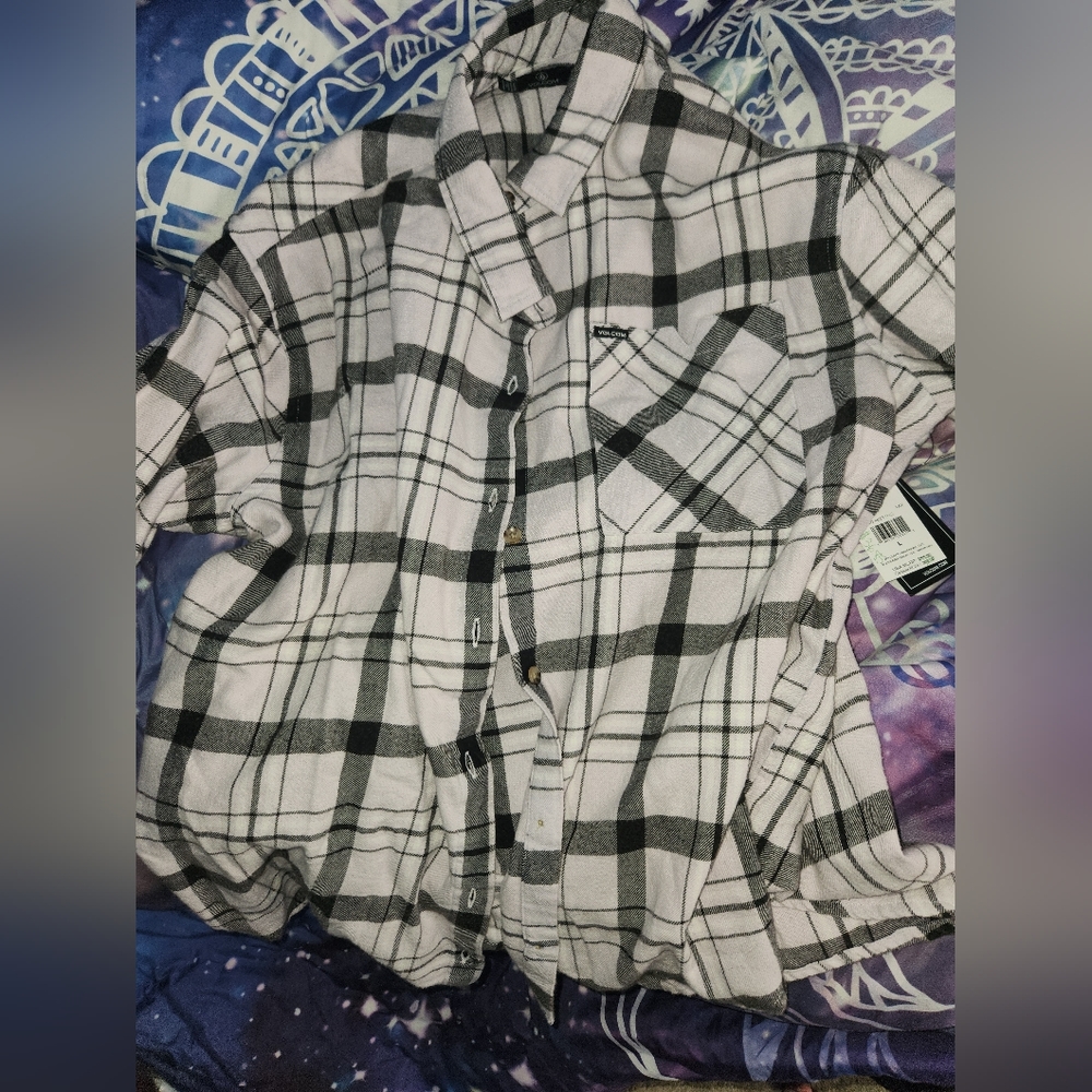 NWT volcom plaid button up long-sleeve shirt